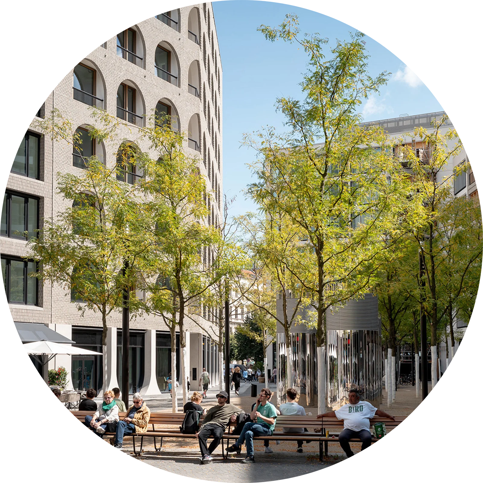 AM TACHELES mit Bäumen