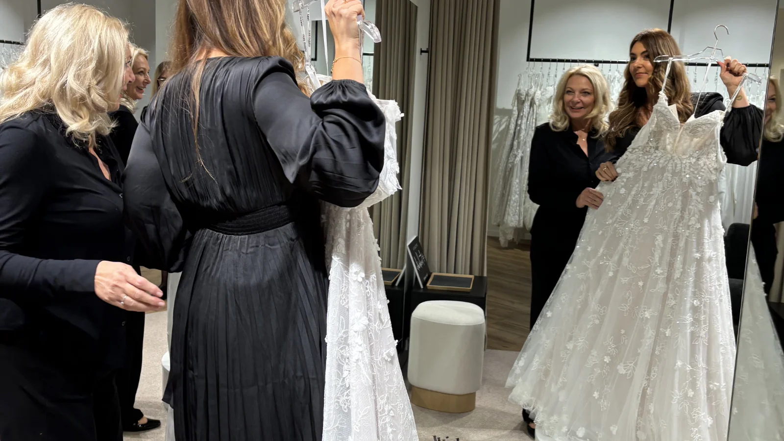 True Society Brautmodegeschäft Gallery Item